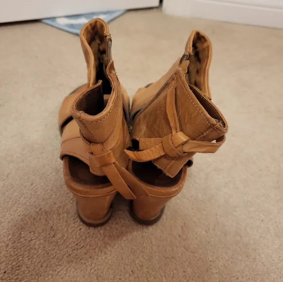 Open Toe Tan Wedge - Picture 3 of 8